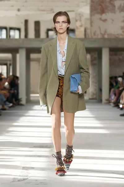 Look 2